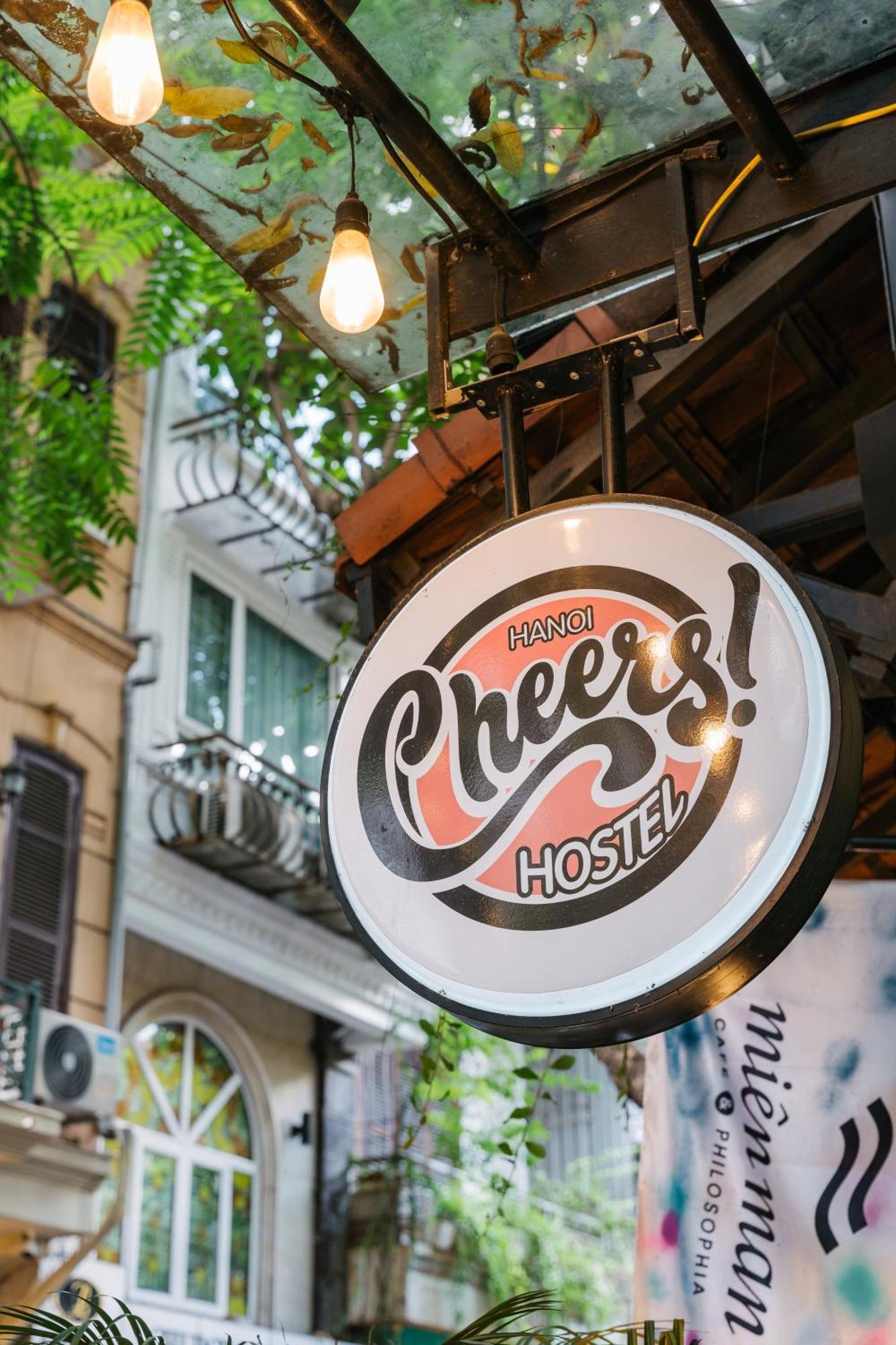 Cheers Hostel Hanoi Buitenkant foto