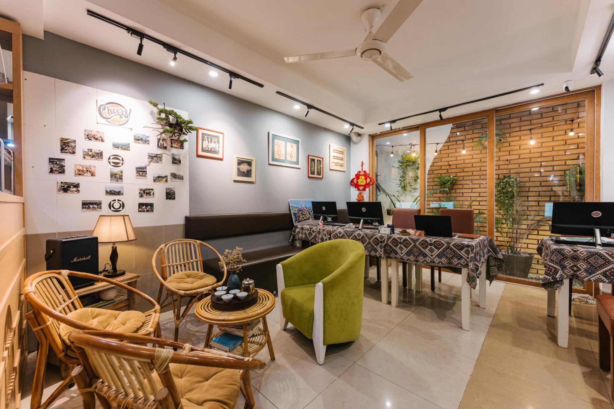 Cheers Hostel Hanoi Buitenkant foto