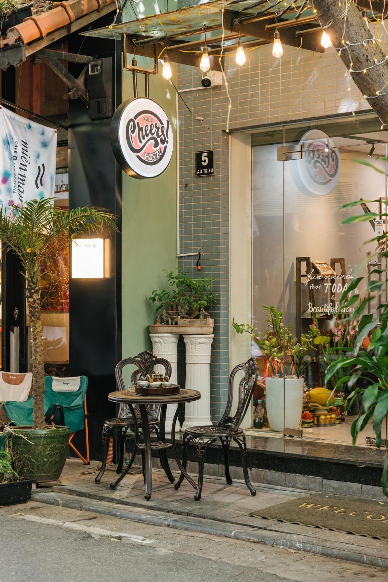 Cheers Hostel Hanoi Buitenkant foto